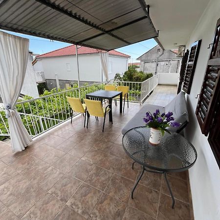 Apartmani Ana Juricev Vodice Bagian luar foto