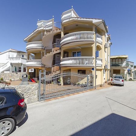 Apartmani Ana Juricev Vodice Bagian luar foto