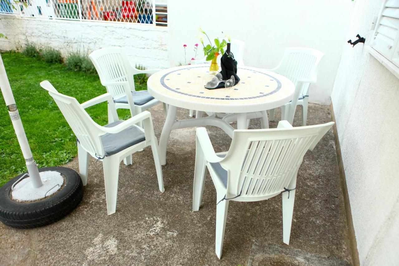 Apartmani Ana Juricev Vodice Bagian luar foto