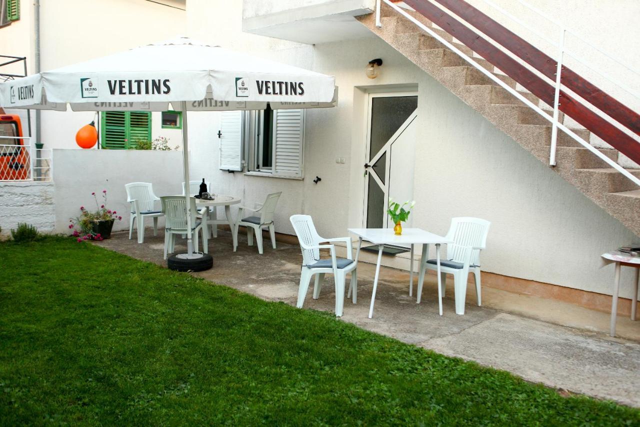Apartmani Ana Juricev Vodice Bagian luar foto