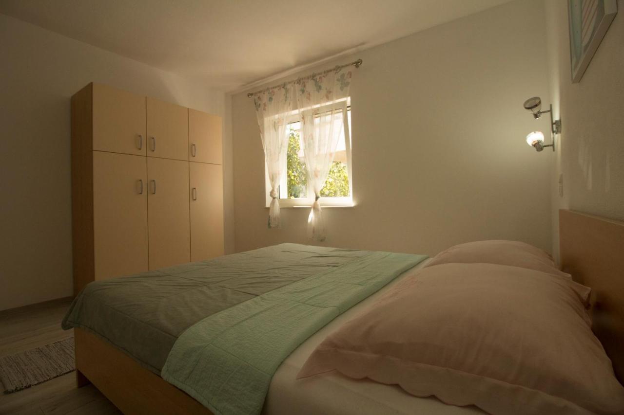 Apartmani Ana Juricev Vodice Bagian luar foto