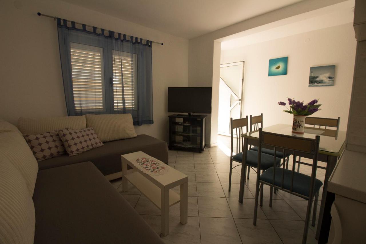 Apartmani Ana Juricev Vodice Bagian luar foto