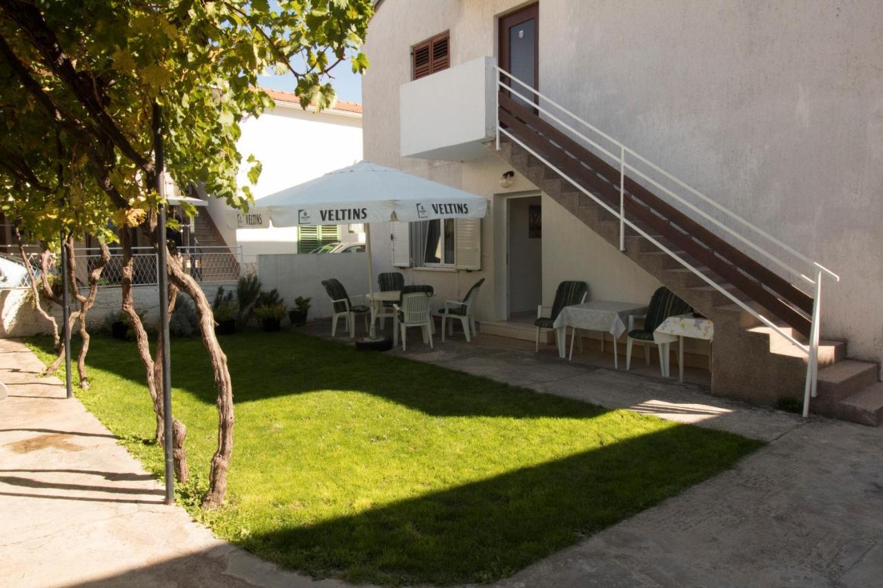 Apartmani Ana Juricev Vodice Bagian luar foto