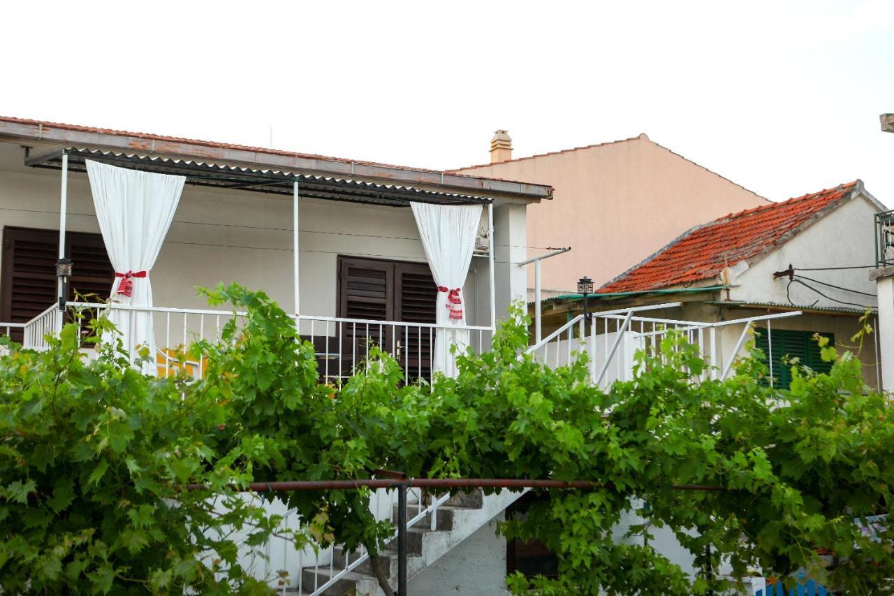 Apartmani Ana Juricev Vodice Bagian luar foto