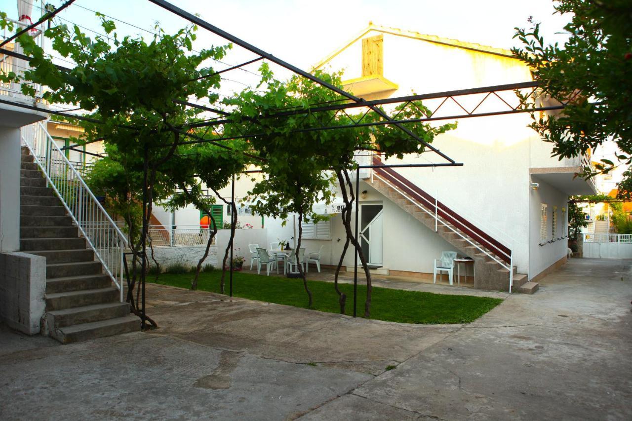 Apartmani Ana Juricev Vodice Bagian luar foto