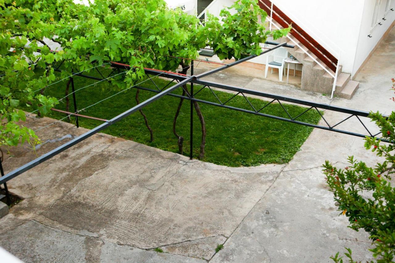 Apartmani Ana Juricev Vodice Bagian luar foto