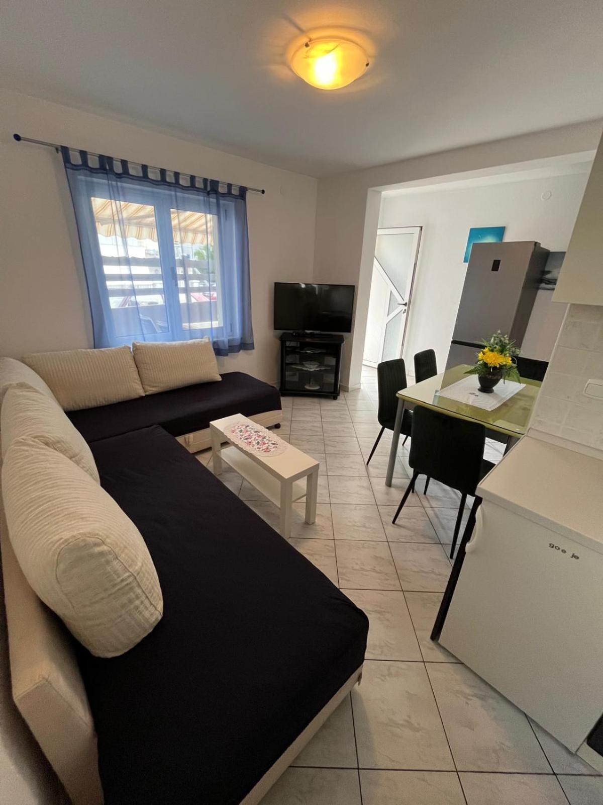 Apartmani Ana Juricev Vodice Bagian luar foto