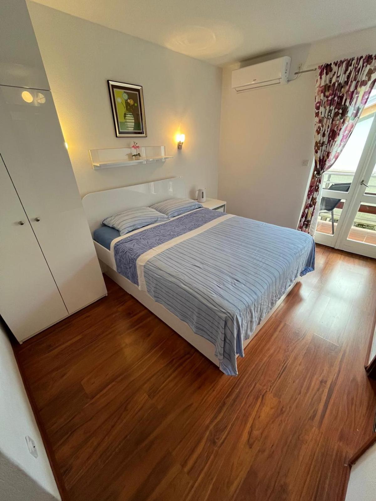 Apartmani Ana Juricev Vodice Bagian luar foto