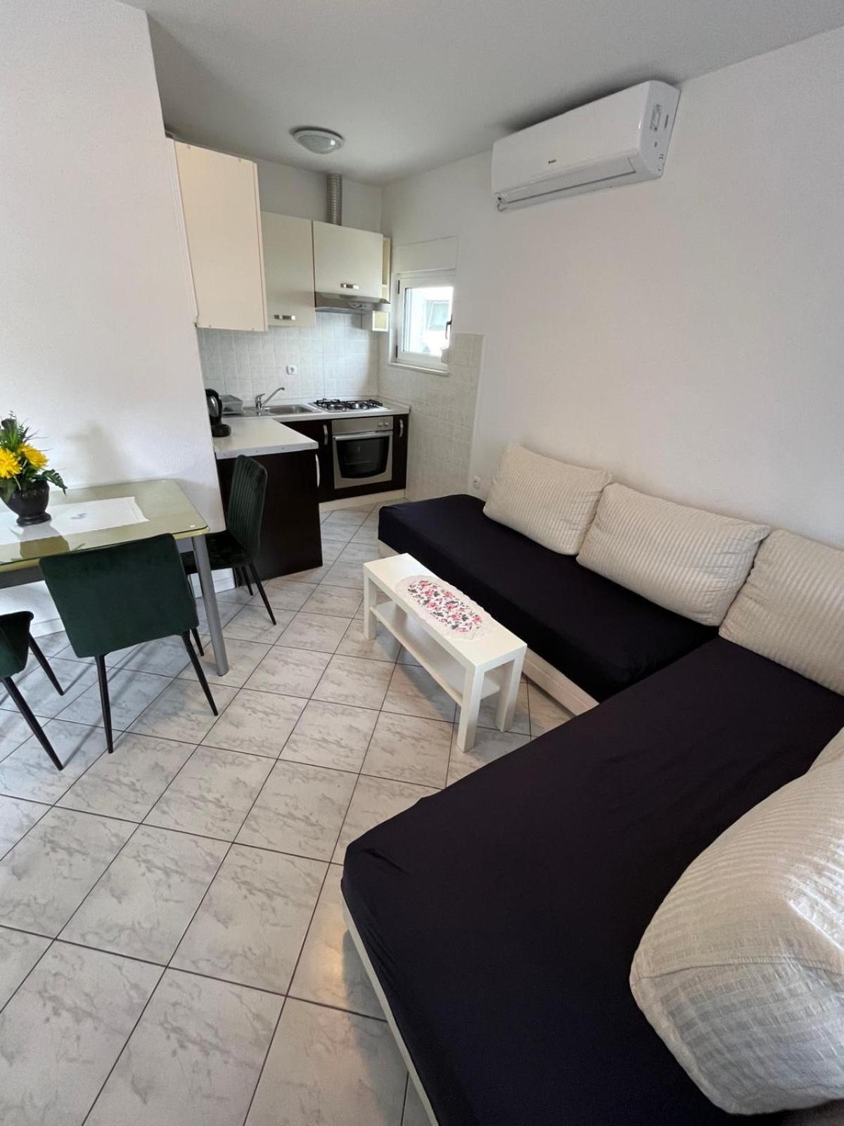 Apartmani Ana Juricev Vodice Bagian luar foto