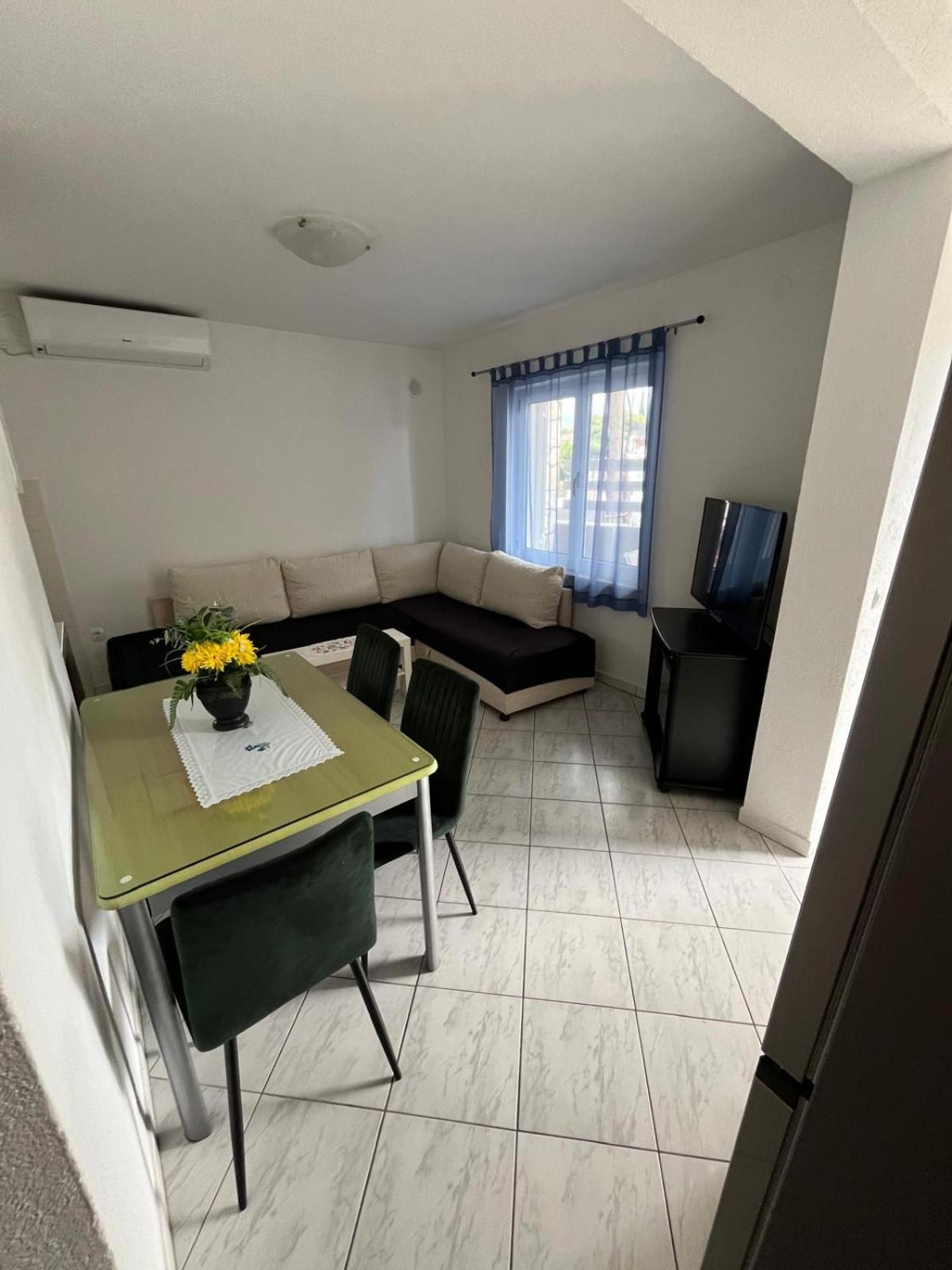Apartmani Ana Juricev Vodice Bagian luar foto