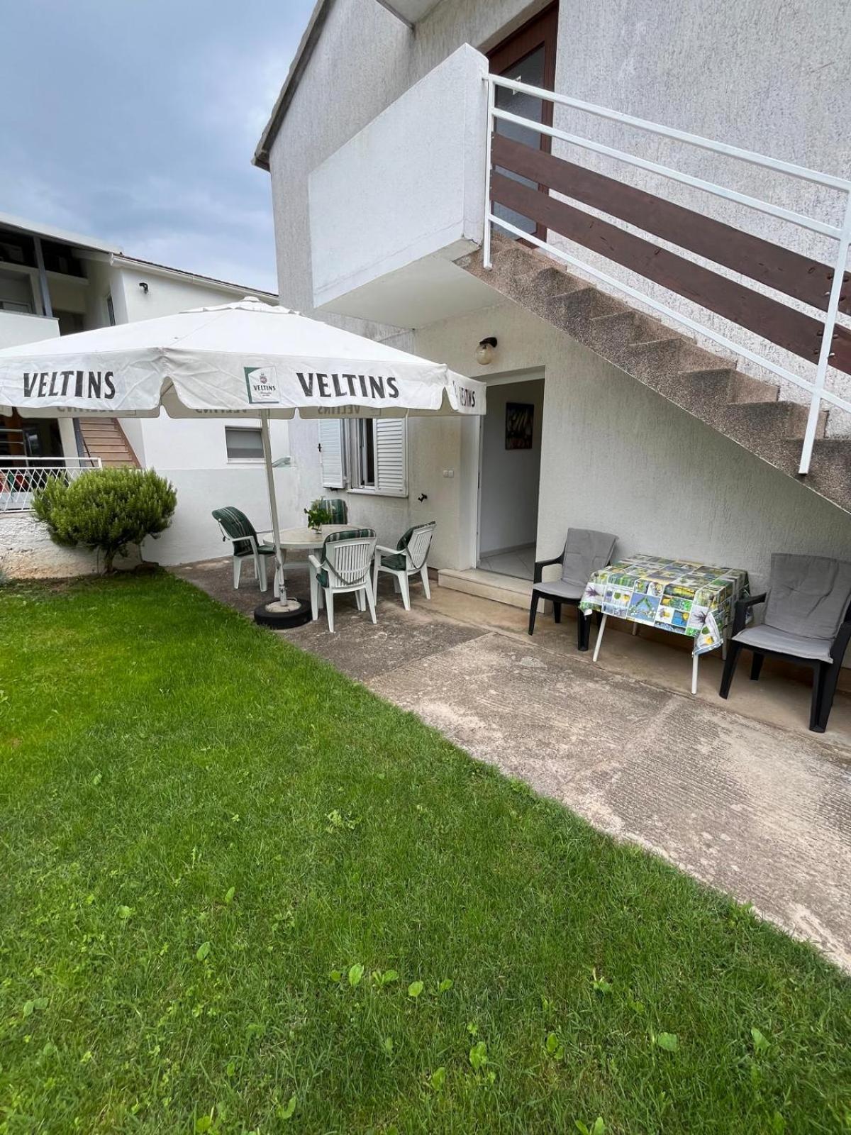 Apartmani Ana Juricev Vodice Bagian luar foto