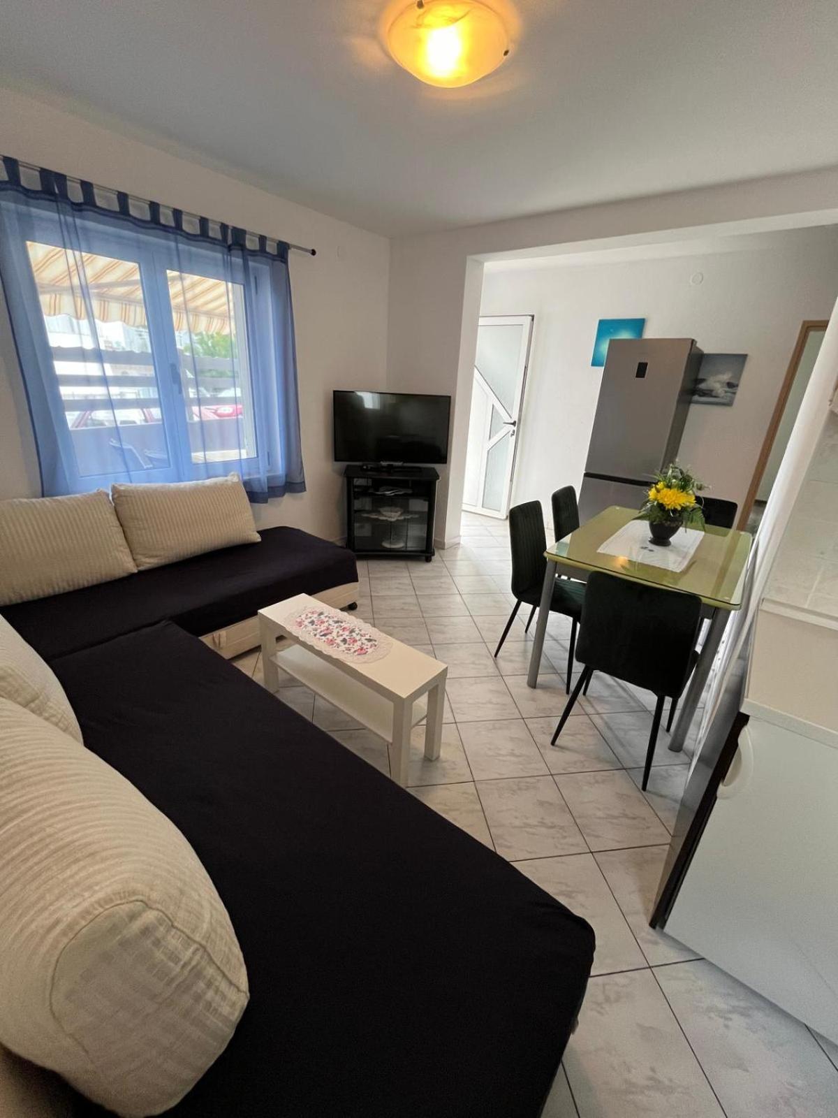Apartmani Ana Juricev Vodice Bagian luar foto