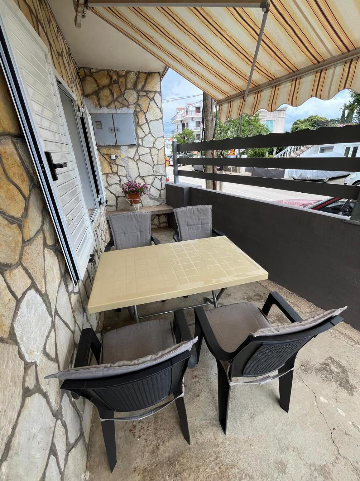 Apartmani Ana Juricev Vodice Bagian luar foto