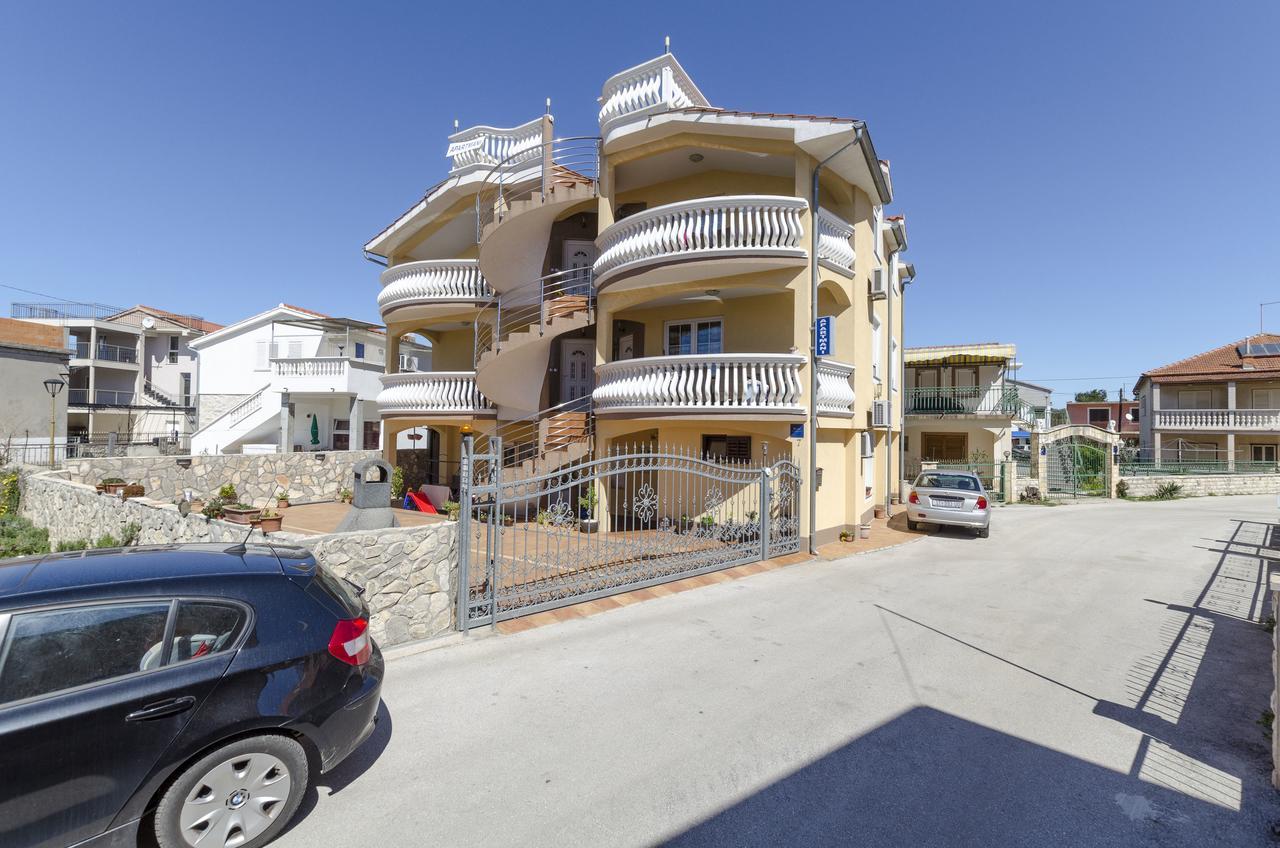 Apartmani Ana Juricev Vodice Bagian luar foto